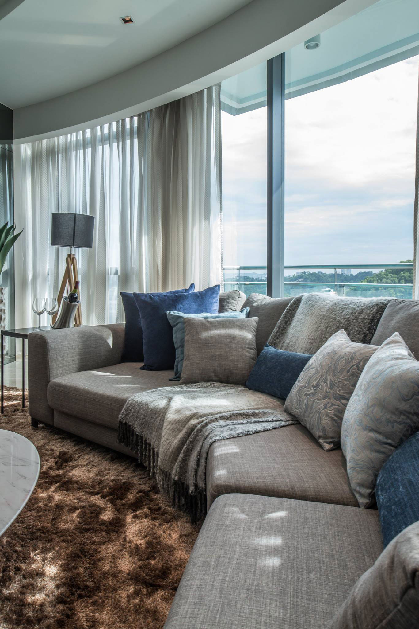 A Sophisticated and Stylish Home for an Avid Traveler and Photographer in Kuala Lumpur by Nu Infinity (8)