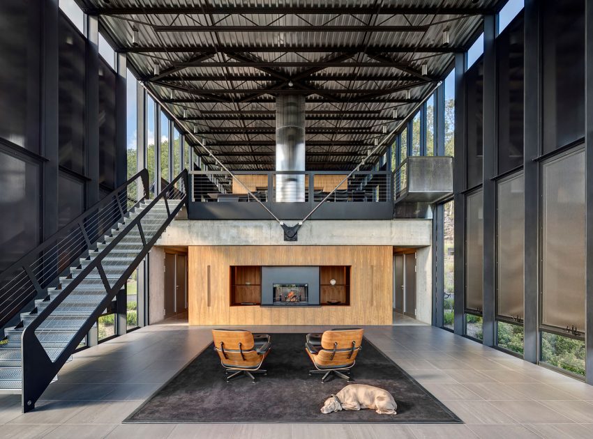 A Spacious Contemporary Glass House in the Catskill Mountains of New York City by Jay Bargmann (12)