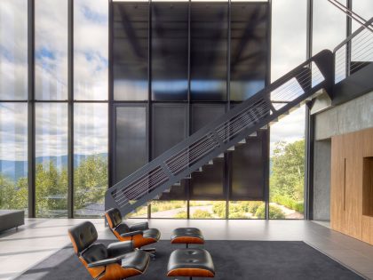 A Spacious Contemporary Glass House in the Catskill Mountains of New York City by Jay Bargmann (14)