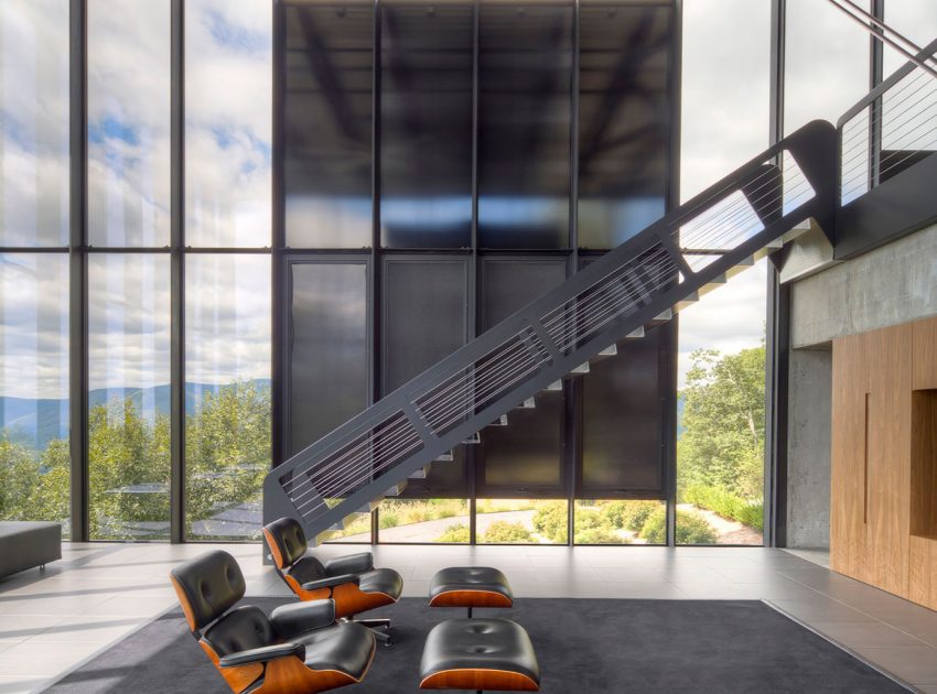A Spacious Contemporary Glass House in the Catskill Mountains of New York City by Jay Bargmann (14)
