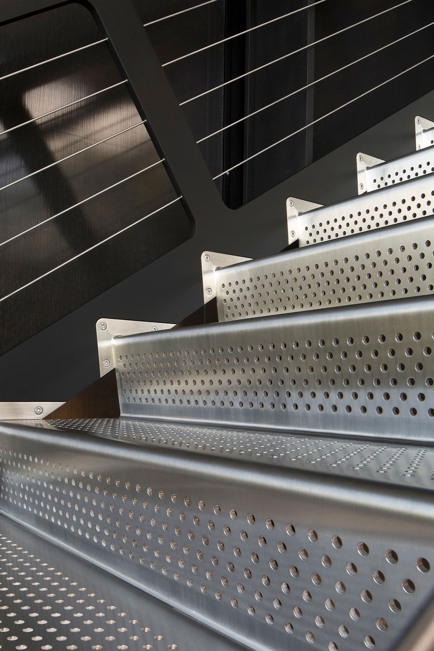 A Spacious Contemporary Glass House in the Catskill Mountains of New York City by Jay Bargmann (27)