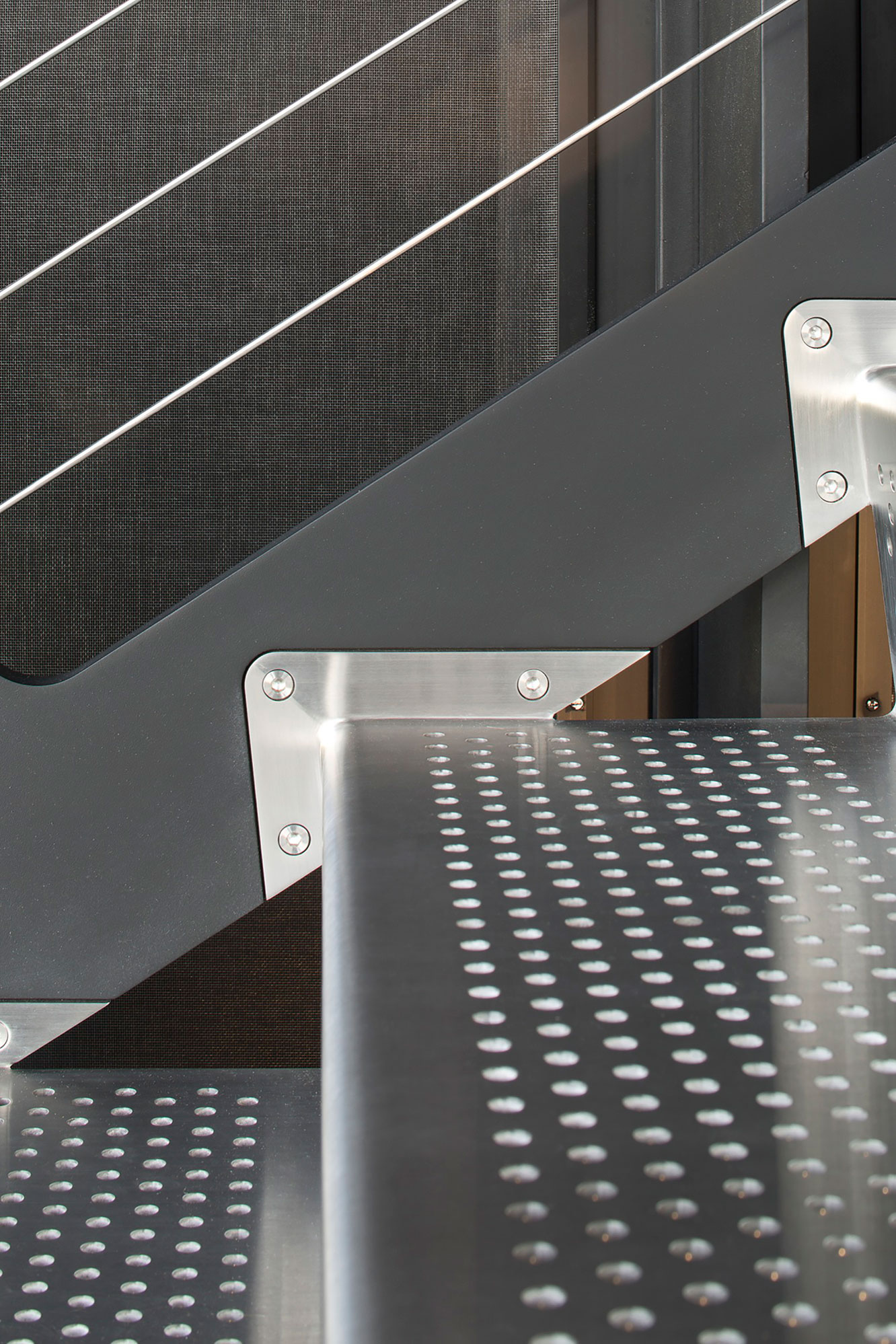 A Spacious Contemporary Glass House in the Catskill Mountains of New York City by Jay Bargmann (28)