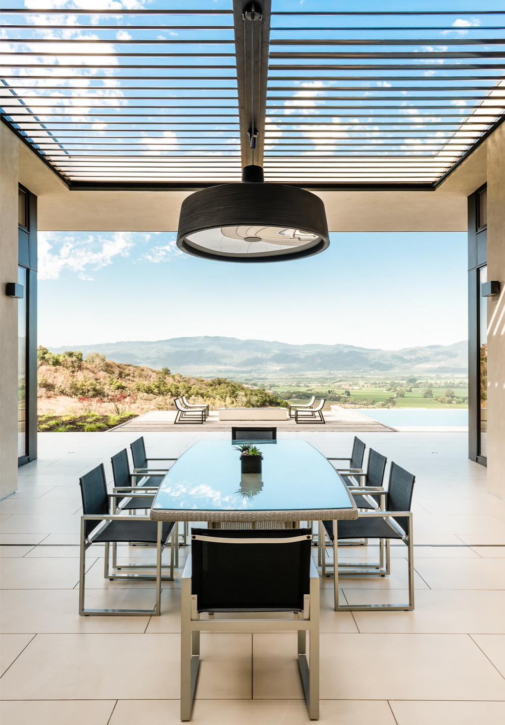 A Spacious Contemporary Home Characterized by Seamless Indoor-Outdoors in Oakville, California by John Maniscalco (3)