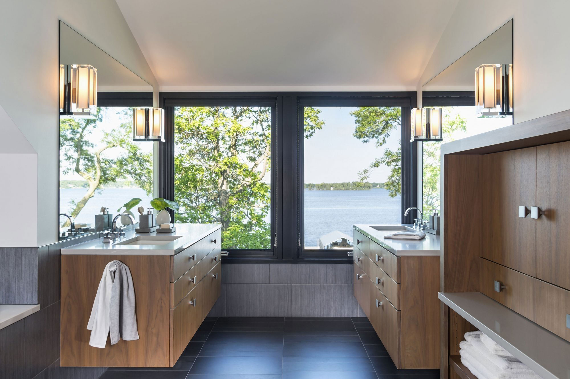 A Spacious Contemporary Home for a Vibrant Young Family in Excelsior by Rehkamp Larson Architects & Brooke Voss (10)
