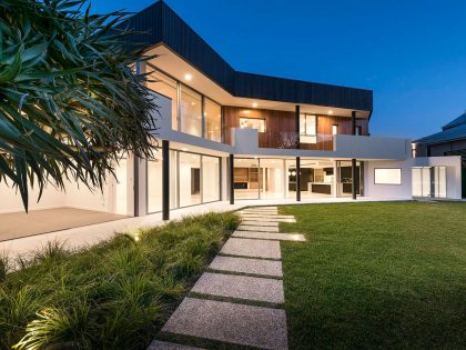 A Spacious Contemporary Home with Beautiful Wood Elements in Dalkeith by Hillam Architects (11)