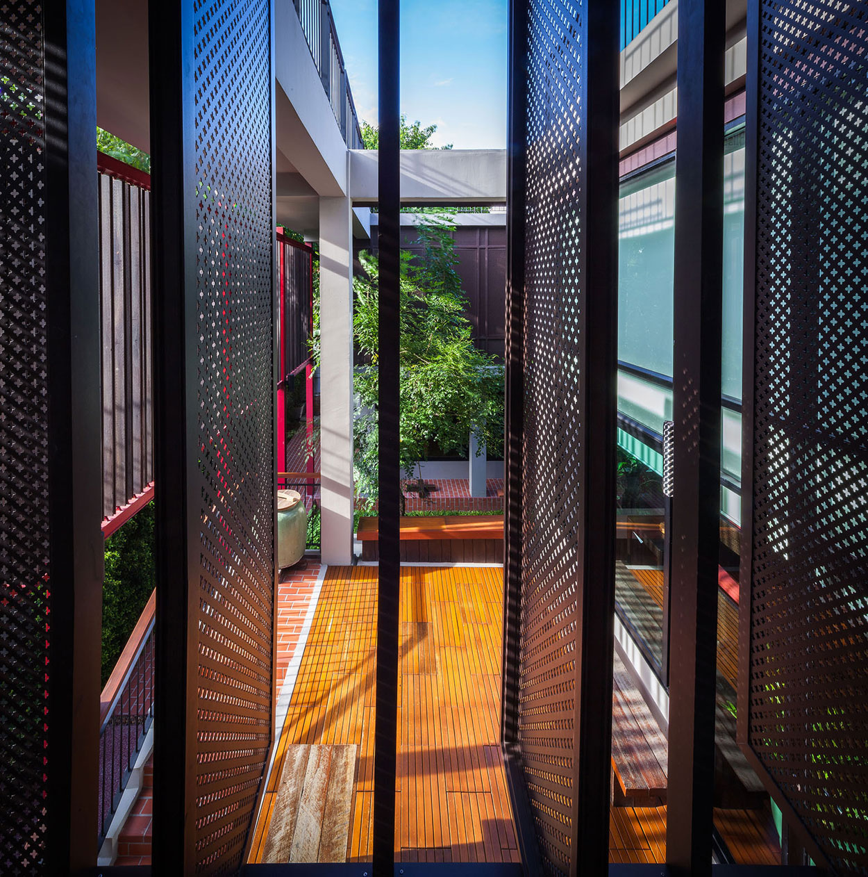 A Spacious Contemporary Home with Elegant Interiors in Bangkok by Paripumi Design (9)