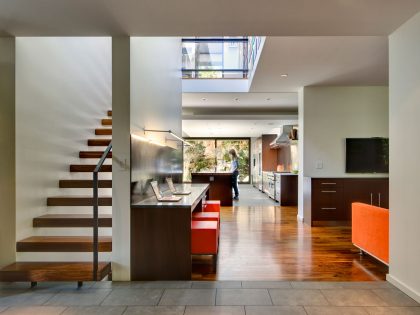A Spacious Contemporary Home with a Hint of Classic and Traditional Flair in Seattle by David Coleman Architecture (12)