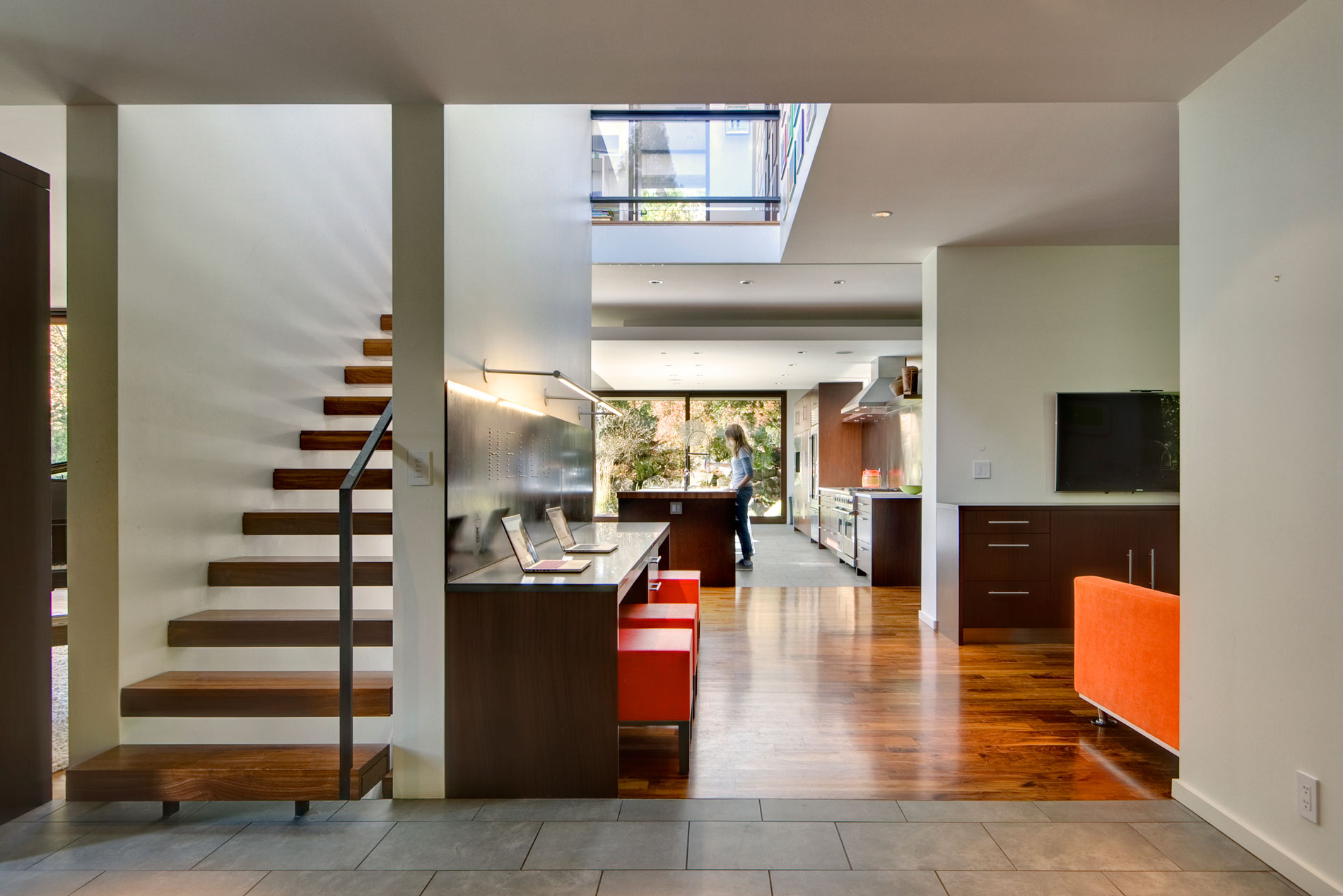 A Spacious Contemporary Home with a Hint of Classic and Traditional Flair in Seattle by David Coleman Architecture (12)