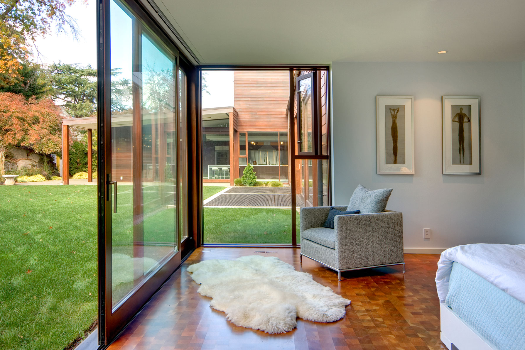 A Spacious Contemporary Home with a Hint of Classic and Traditional Flair in Seattle by David Coleman Architecture (14)