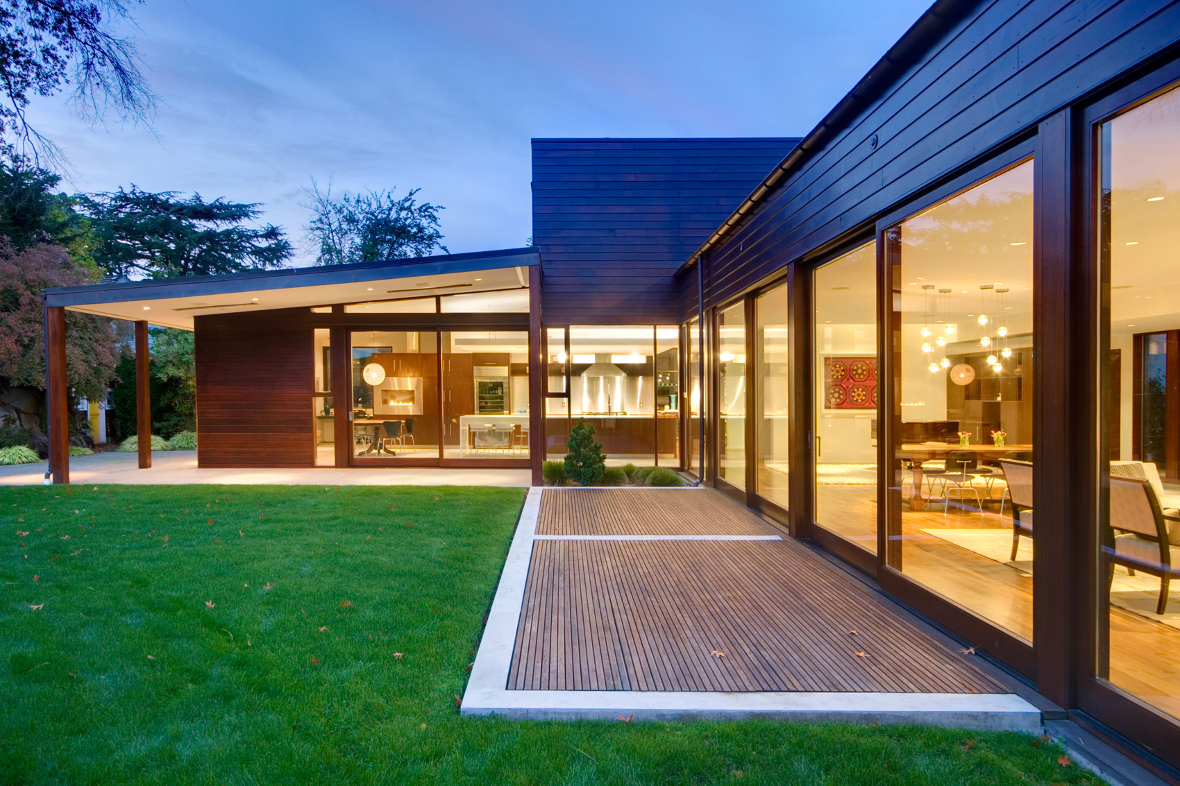 A Spacious Contemporary Home with a Hint of Classic and Traditional Flair in Seattle by David Coleman Architecture (19)