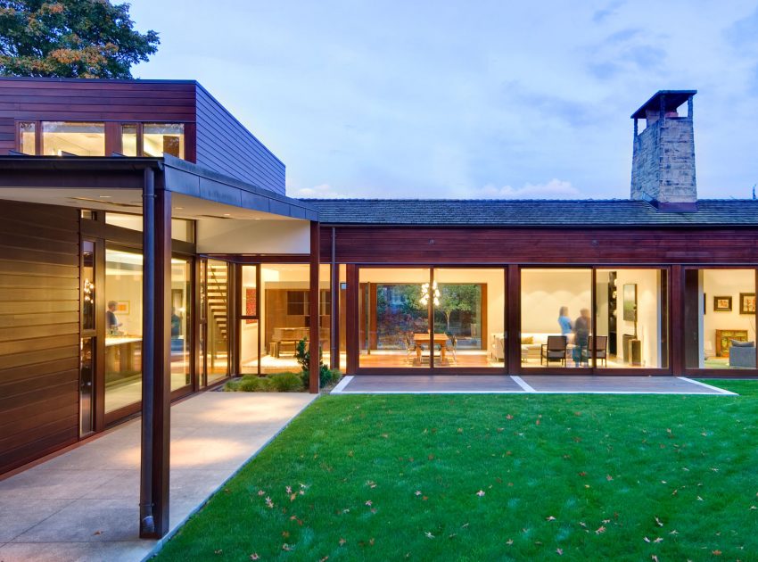 A Spacious Contemporary Home with a Hint of Classic and Traditional Flair in Seattle by David Coleman Architecture (20)