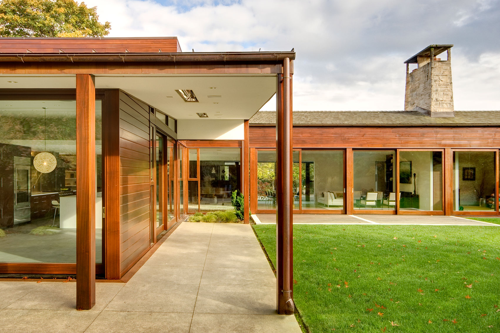 A Spacious Contemporary Home with a Hint of Classic and Traditional Flair in Seattle by David Coleman Architecture (3)