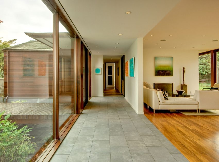 A Spacious Contemporary Home with a Hint of Classic and Traditional Flair in Seattle by David Coleman Architecture (4)