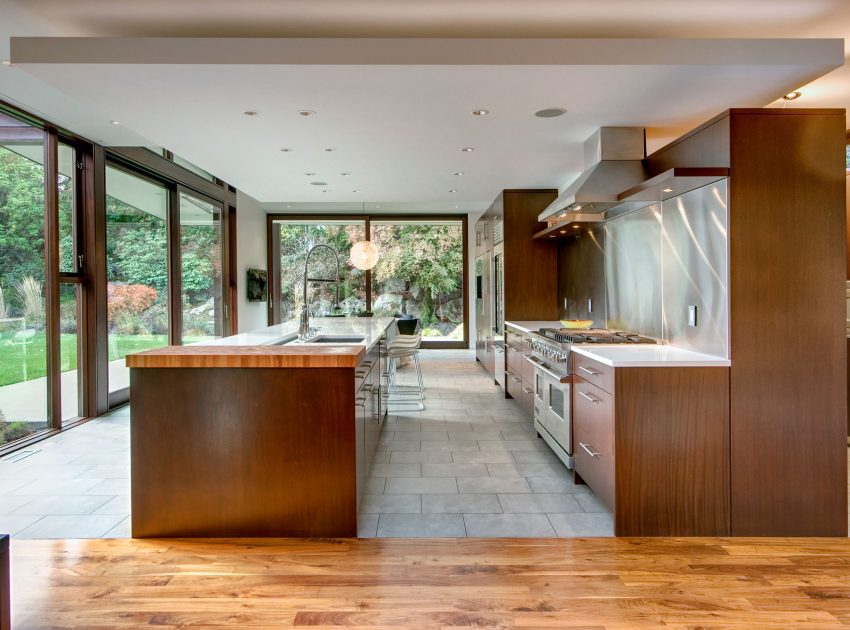 A Spacious Contemporary Home with a Hint of Classic and Traditional Flair in Seattle by David Coleman Architecture (6)