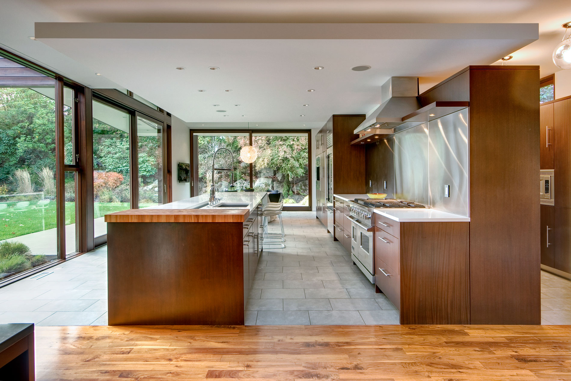 A Spacious Contemporary Home with a Hint of Classic and Traditional Flair in Seattle by David Coleman Architecture (6)