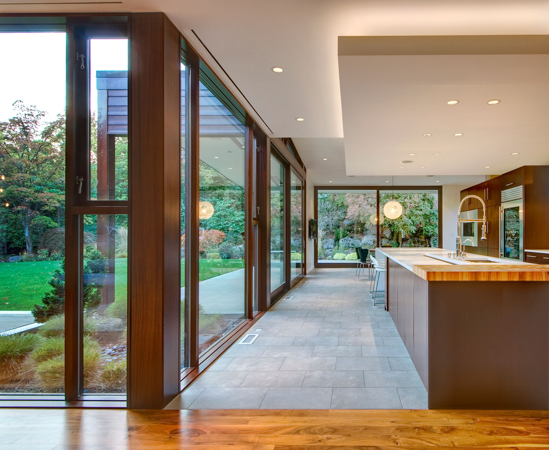 A Spacious Contemporary Home with a Hint of Classic and Traditional Flair in Seattle by David Coleman Architecture (7)