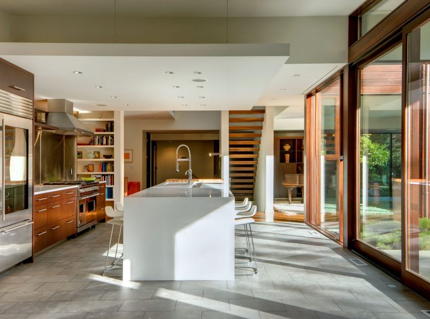 A Spacious Contemporary Home with a Hint of Classic and Traditional Flair in Seattle by David Coleman Architecture (8)