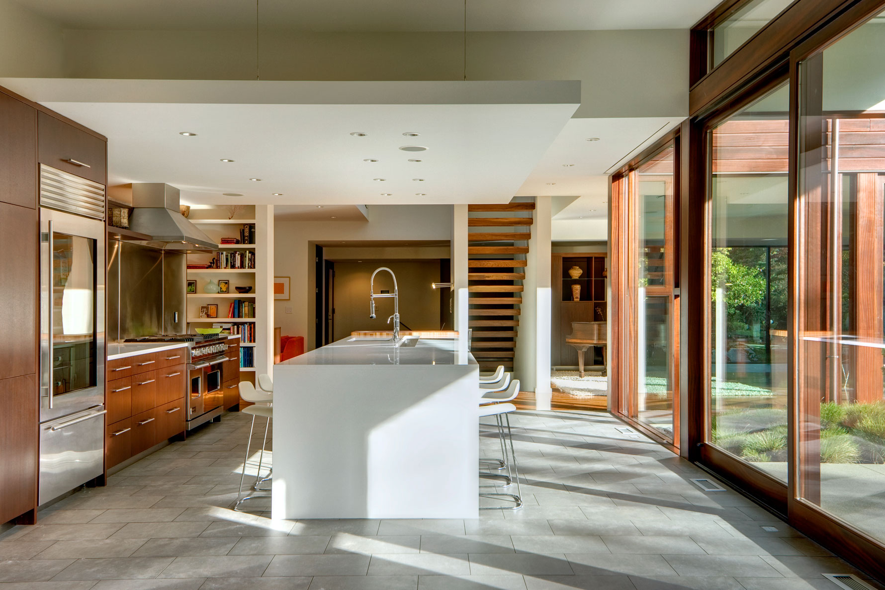 A Spacious Contemporary Home with a Hint of Classic and Traditional Flair in Seattle by David Coleman Architecture (8)