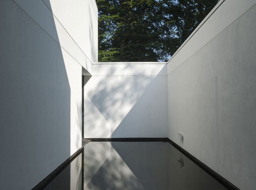 A Spacious Contemporary Home with a Large Floor-to-Ceiling Windows in Bruges by CUBYC architects (10)