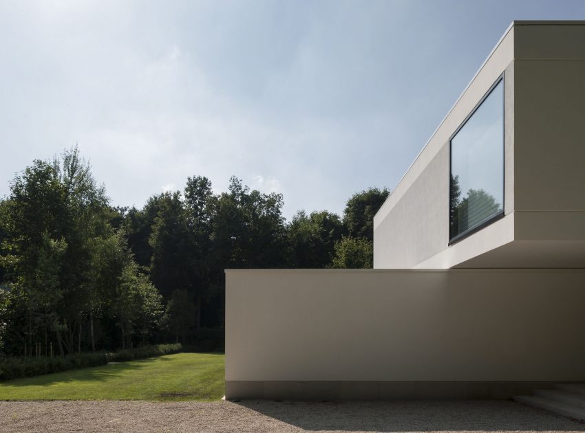 A Spacious Contemporary Home with a Large Floor-to-Ceiling Windows in Bruges by CUBYC architects (12)