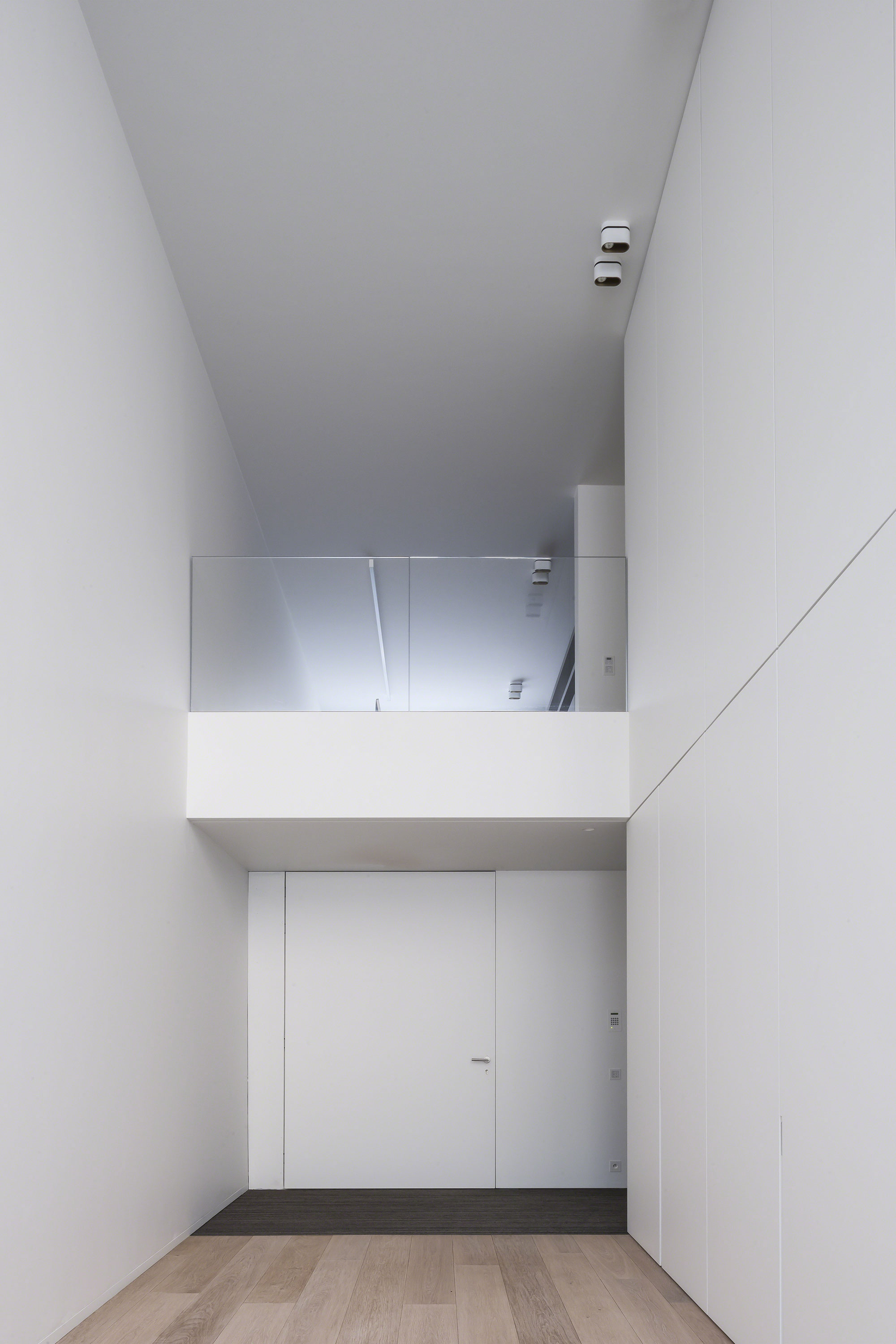 A Spacious Contemporary Home with a Large Floor-to-Ceiling Windows in Bruges by CUBYC architects (16)