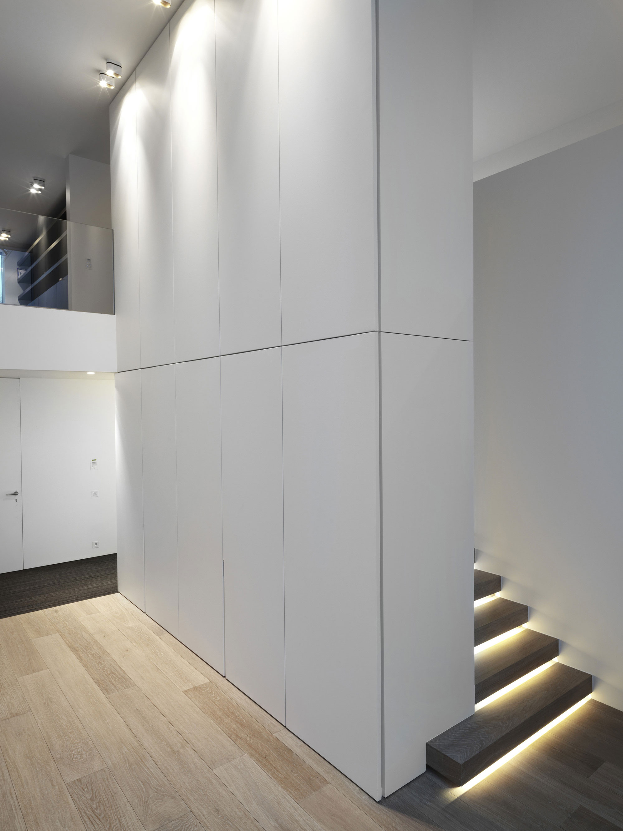 A Spacious Contemporary Home with a Large Floor-to-Ceiling Windows in Bruges by CUBYC architects (18)