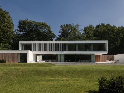 A Spacious Contemporary Home with a Large Floor-to-Ceiling Windows in Bruges by CUBYC architects (2)