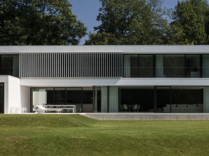 A Spacious Contemporary Home with a Large Floor-to-Ceiling Windows in Bruges by CUBYC architects (3)