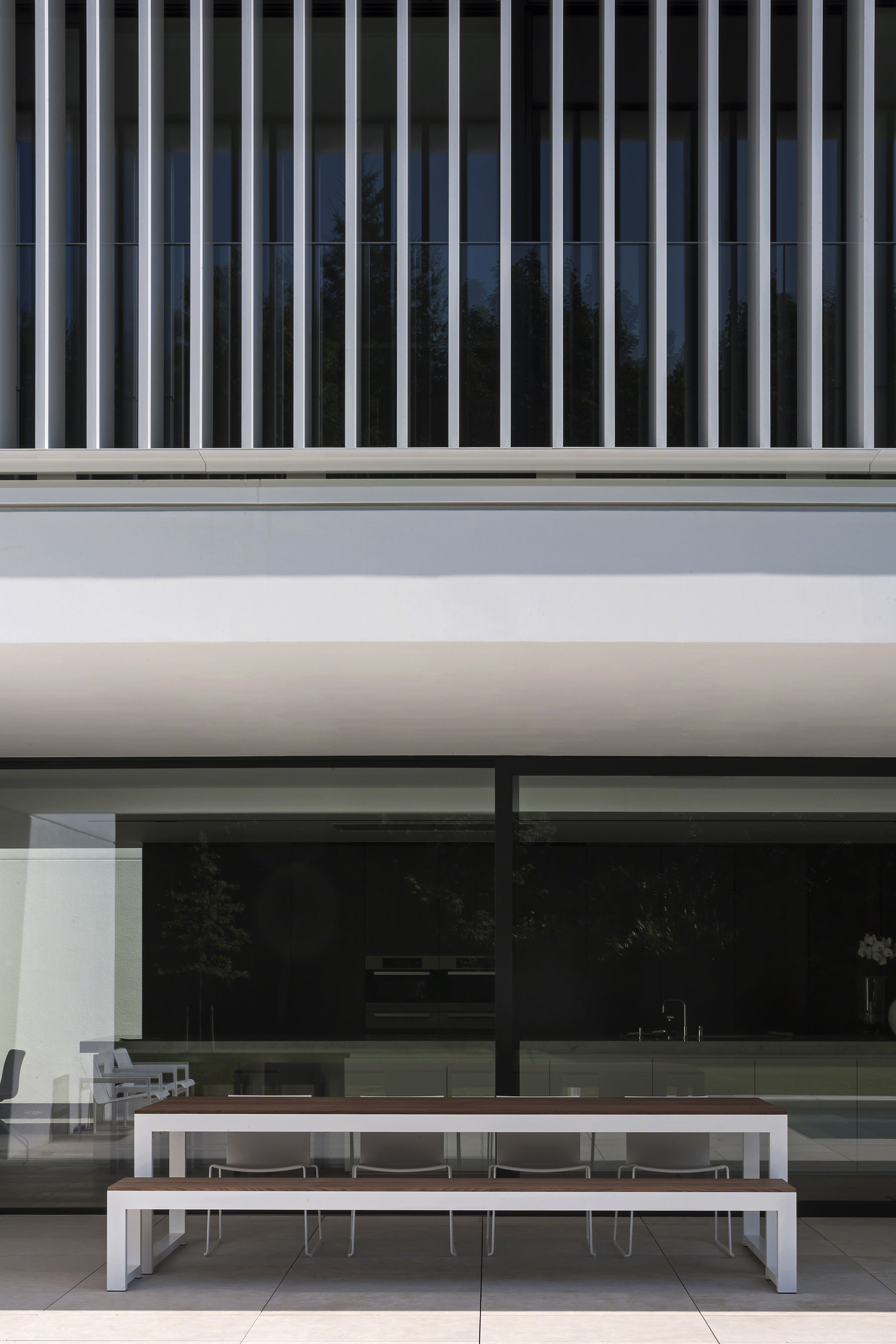 A Spacious Contemporary Home with a Large Floor-to-Ceiling Windows in Bruges by CUBYC architects (5)