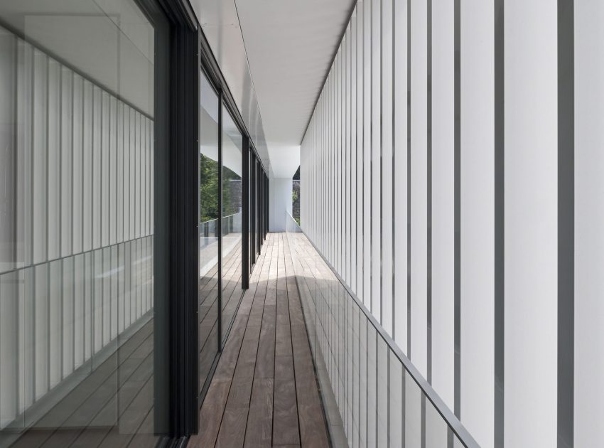 A Spacious Contemporary Home with a Large Floor-to-Ceiling Windows in Bruges by CUBYC architects (6)