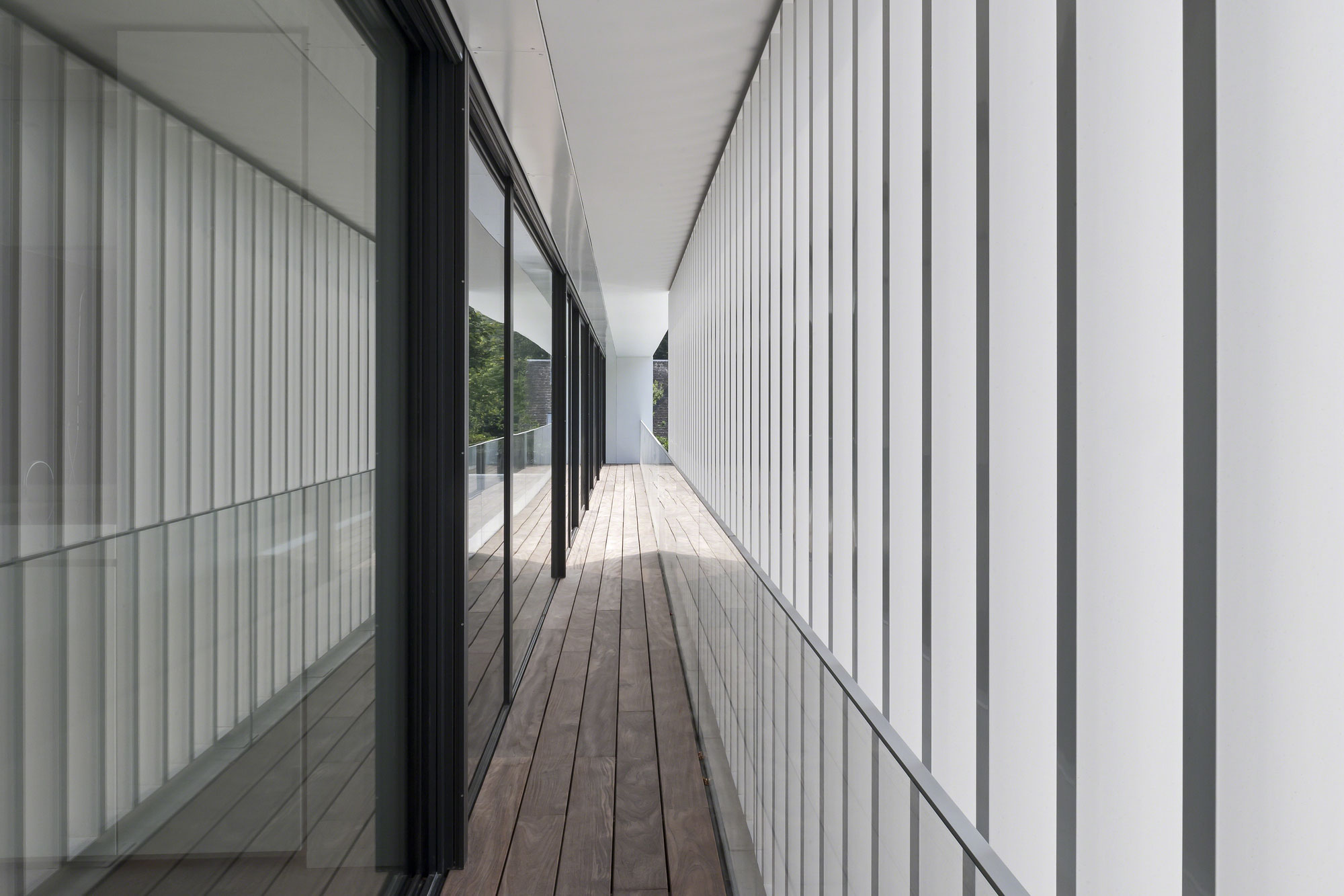A Spacious Contemporary Home with a Large Floor-to-Ceiling Windows in Bruges by CUBYC architects (6)