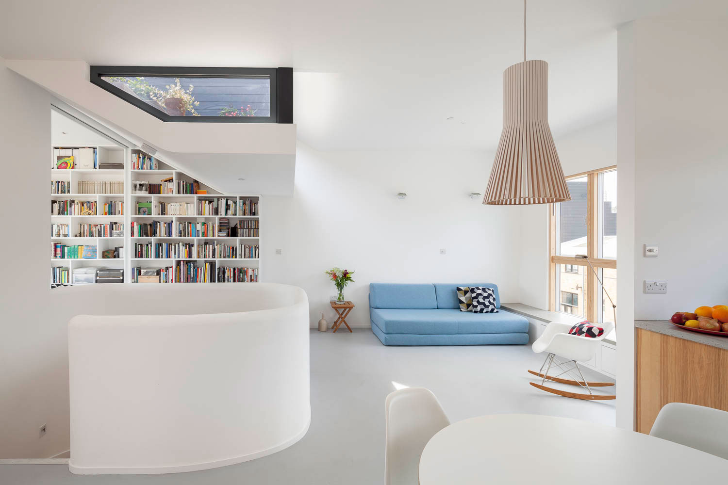 A Spacious Contemporary House with Creative and Bright Interiors in London by Scenario Architecture (1)