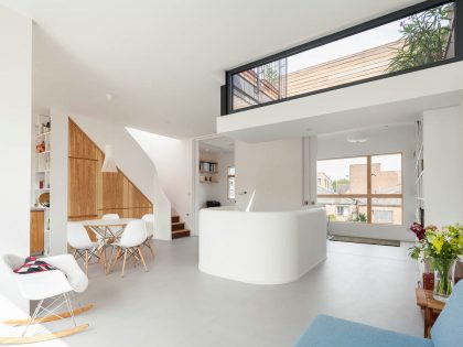 A Spacious Contemporary House with Creative and Bright Interiors in London by Scenario Architecture (2)