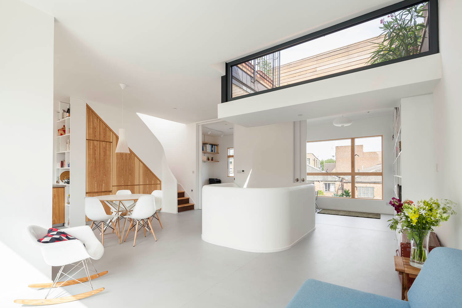 A Spacious Contemporary House with Creative and Bright Interiors in London by Scenario Architecture (2)