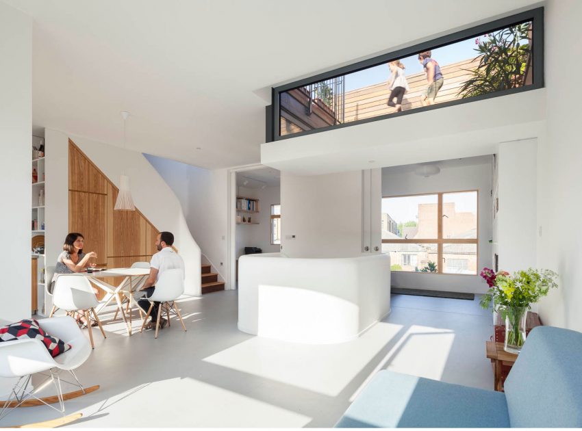 A Spacious Contemporary House with Creative and Bright Interiors in London by Scenario Architecture (3)