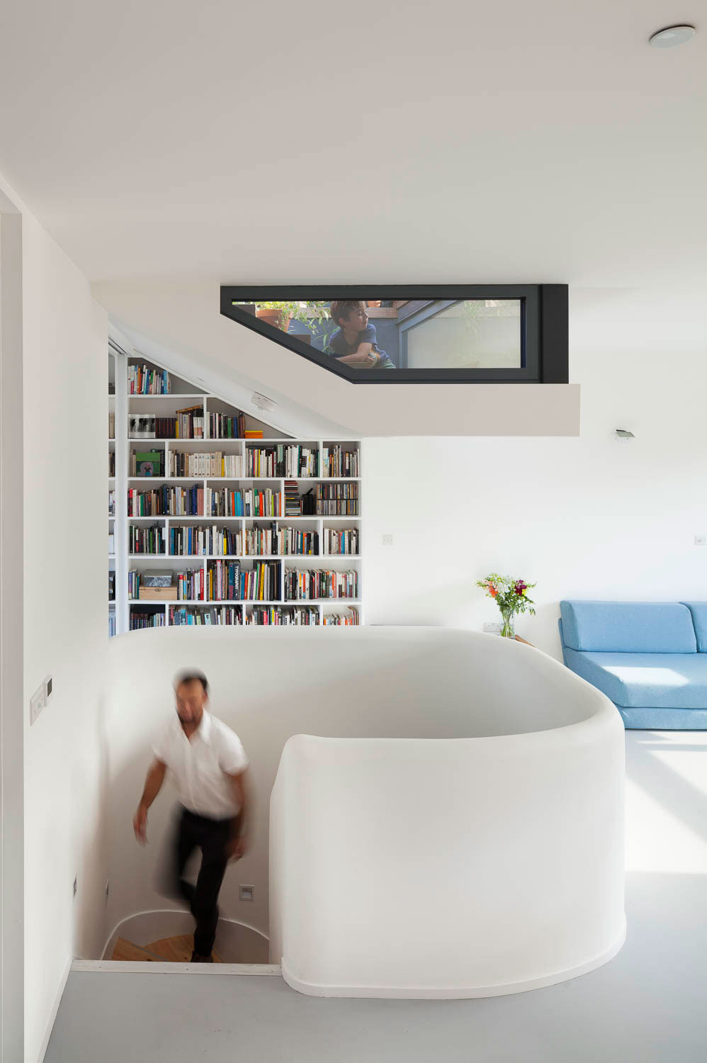 A Spacious Contemporary House with Creative and Bright Interiors in London by Scenario Architecture (6)