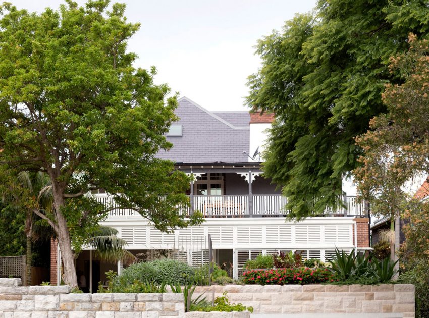 A Spacious Contemporary House with Retractable Veranda in New South Wales by Luigi Rosselli Architects (1)