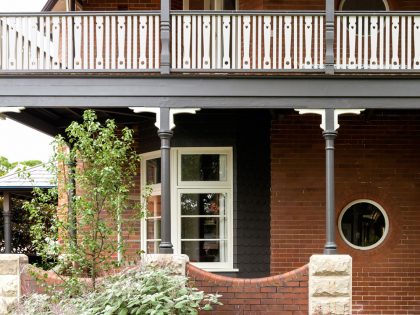 A Spacious Contemporary House with Retractable Veranda in New South Wales by Luigi Rosselli Architects (8)