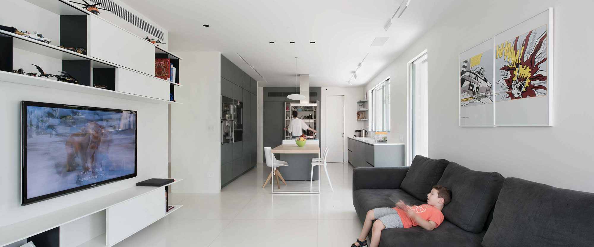 A Spacious Home for a Young Family of Five in Kfar Shmaryahu, Israel by Studio de Lange (4)