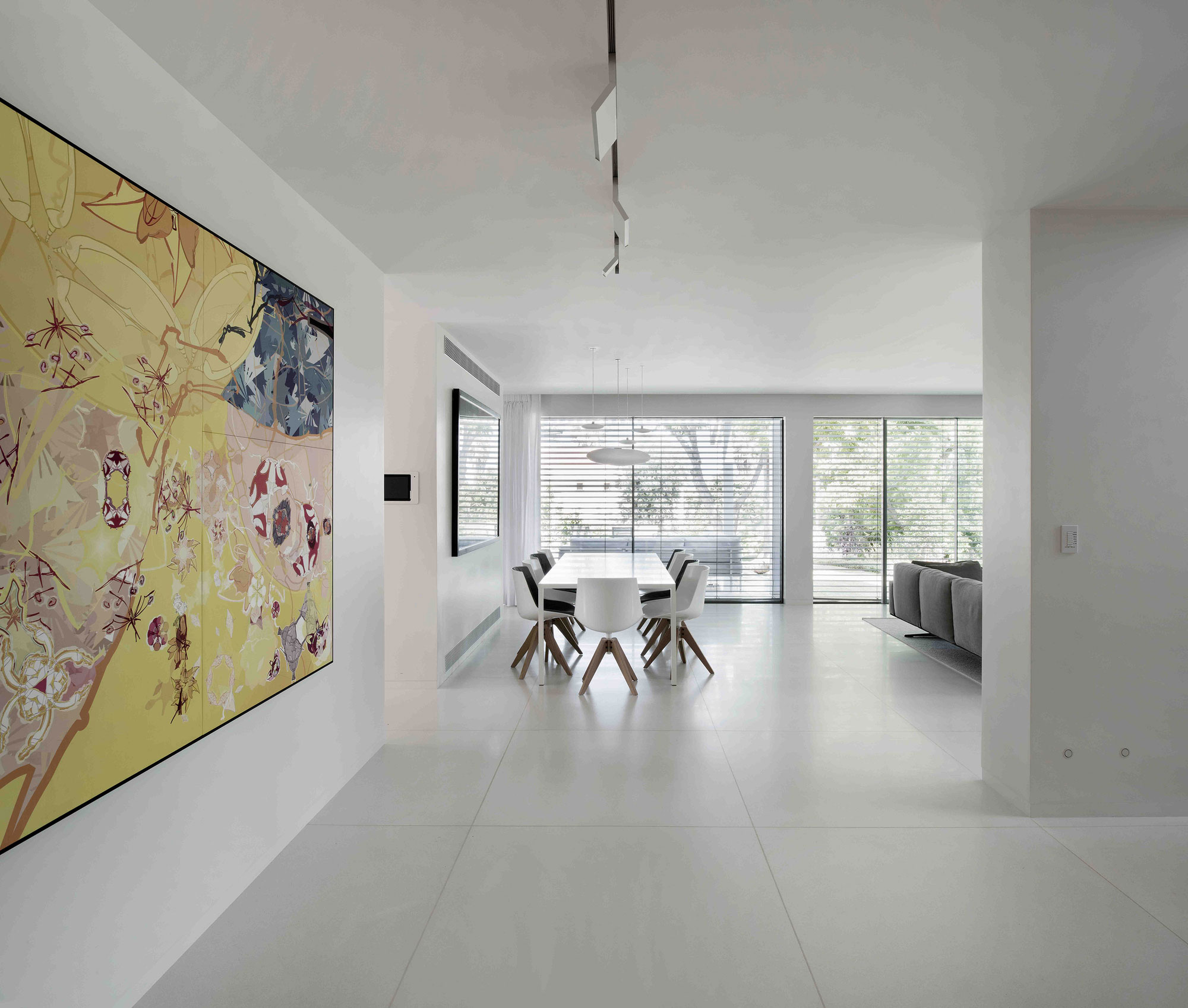 A Spacious Home for a Young Family of Five in Kfar Shmaryahu, Israel by Studio de Lange (7)