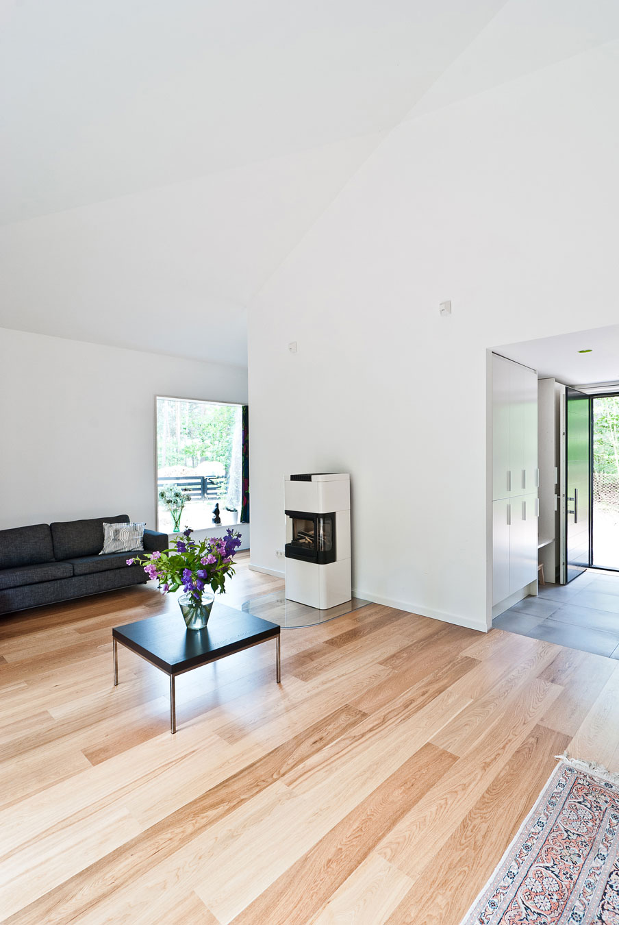 A Spacious Modern House with Floor-to-Ceiling Windows in the Woods of Potsdam, Germany by Claim (10)
