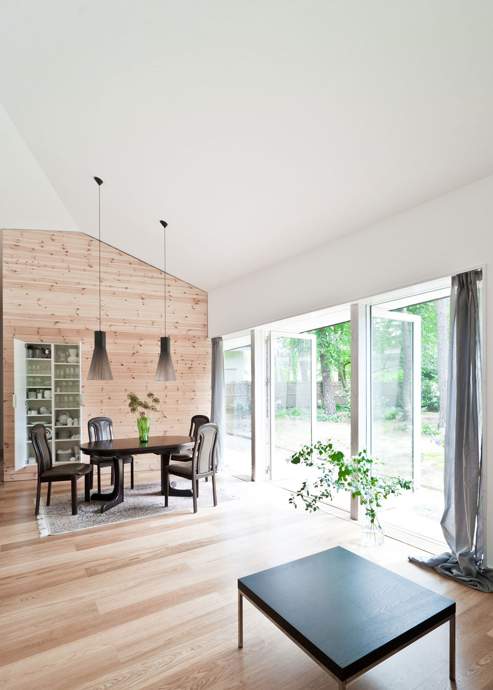 A Spacious Modern House with Floor-to-Ceiling Windows in the Woods of Potsdam, Germany by Claim (11)