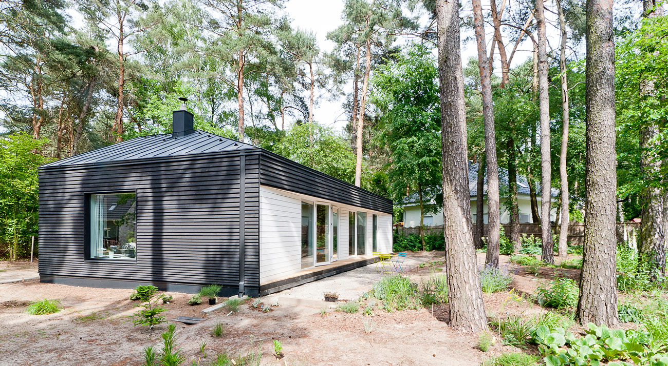 A Spacious Modern House with Floor-to-Ceiling Windows in the Woods of Potsdam, Germany by Claim (2)