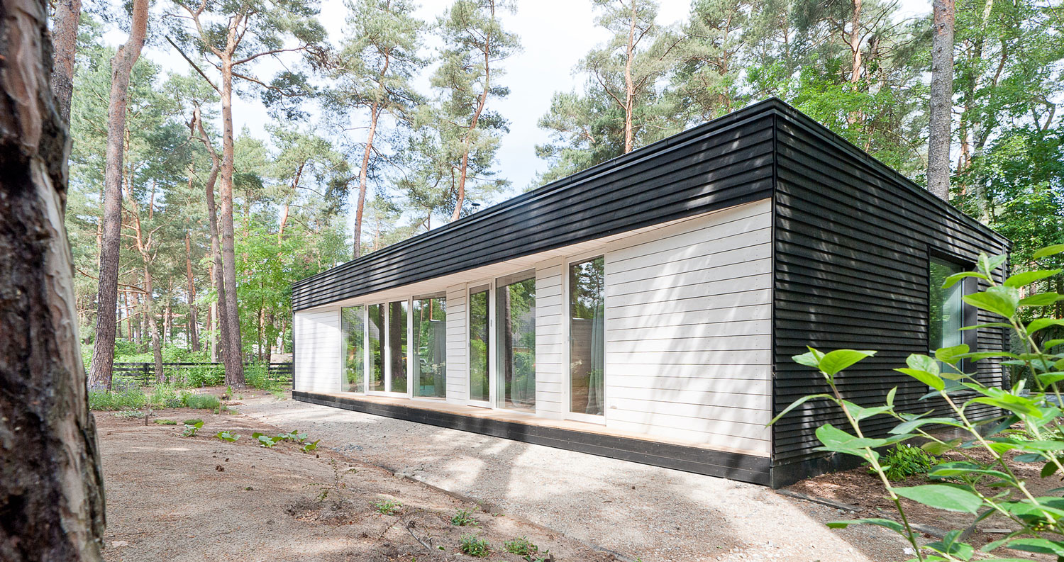 A Spacious Modern House with Floor-to-Ceiling Windows in the Woods of Potsdam, Germany by Claim (3)
