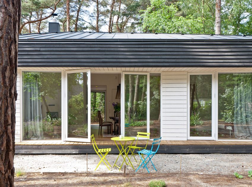 A Spacious Modern House with Floor-to-Ceiling Windows in the Woods of Potsdam, Germany by Claim (4)