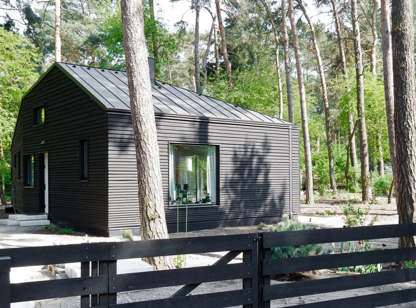 A Spacious Modern House with Floor-to-Ceiling Windows in the Woods of Potsdam, Germany by Claim (5)