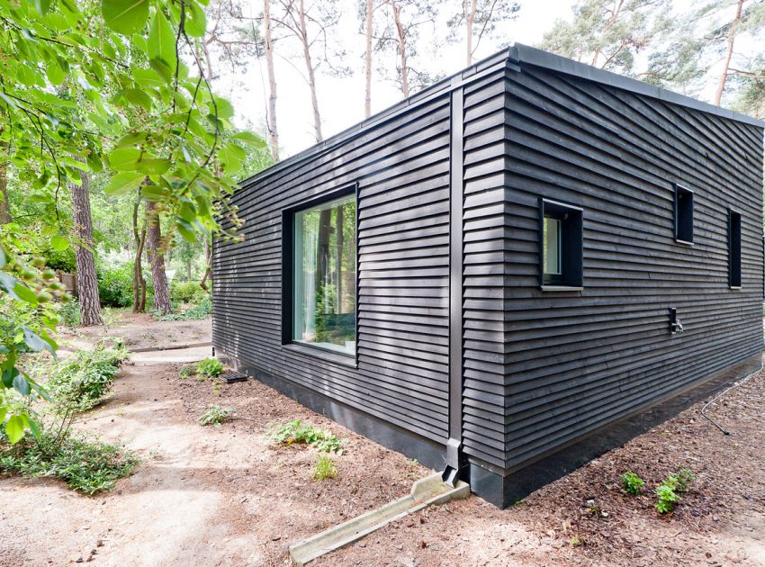 A Spacious Modern House with Floor-to-Ceiling Windows in the Woods of Potsdam, Germany by Claim (6)