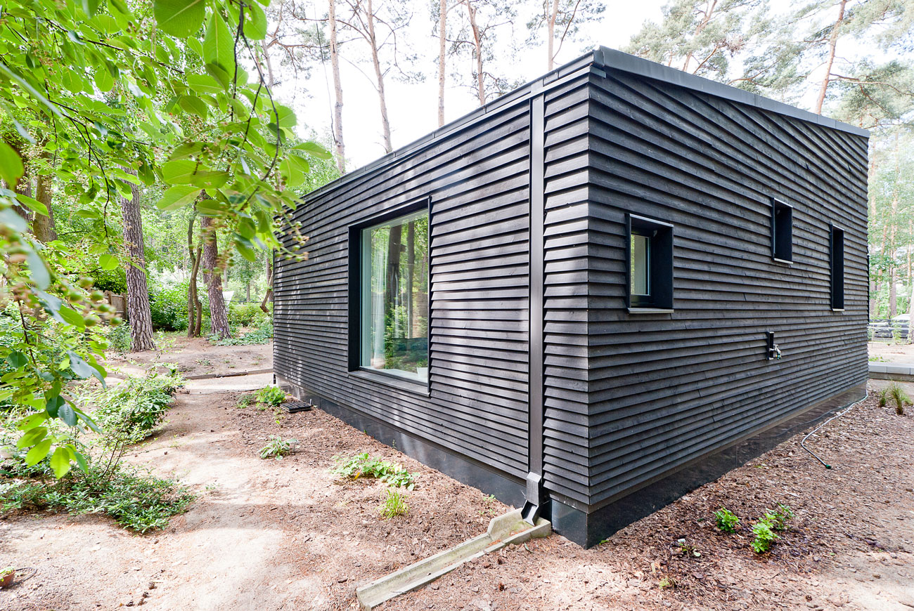A Spacious Modern House with Floor-to-Ceiling Windows in the Woods of Potsdam, Germany by Claim (6)