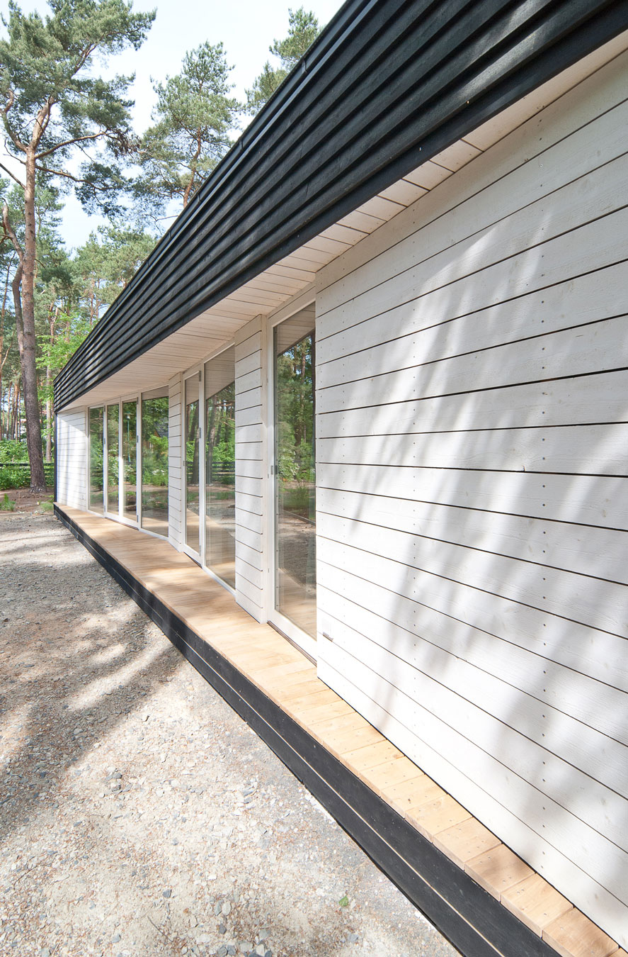 A Spacious Modern House with Floor-to-Ceiling Windows in the Woods of Potsdam, Germany by Claim (7)