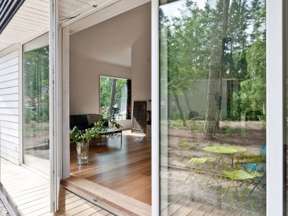 A Spacious Modern House with Floor-to-Ceiling Windows in the Woods of Potsdam, Germany by Claim (9)